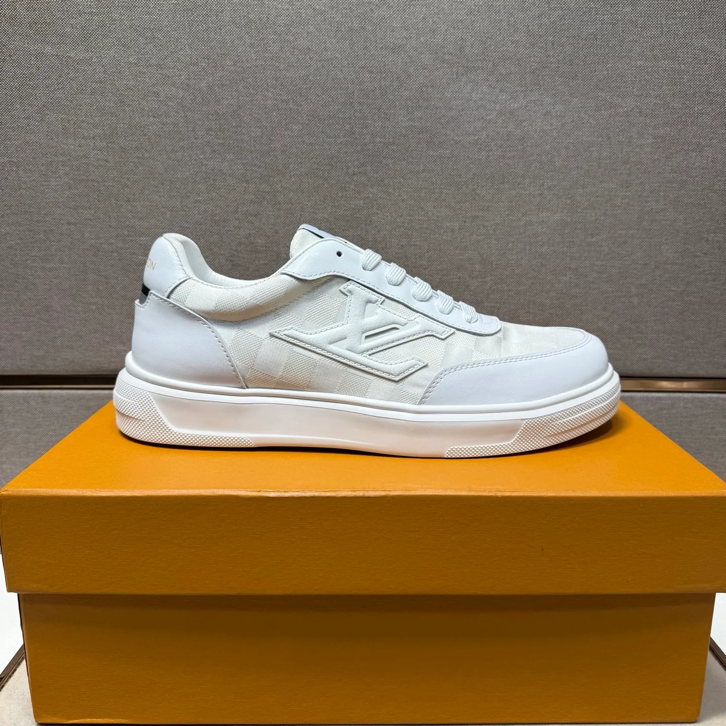 ⬛️Ex-factory price p400 [LV~] Men's casual shoes, 2025z cabinet sales simultaneously 🔶Code number: 38-44#️⃣ 🔷3 colors🔜The upper is made of multi-material splicing ➕Genuine leather lining, comfortable and breathable, sole: original comfortable and wear-resistant outsole, ⚠️real thing📱photographed🎬real thing is better📢📢📢